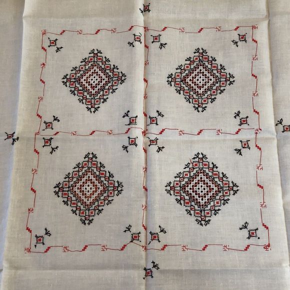 Vintage Tablecloth Linen Square Embroidered Lace 41x40 Table Cloth - Picture 2 of 8